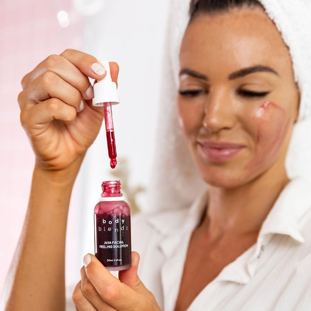 body-blendz-aha-facial-peeling-solution_model-01-min